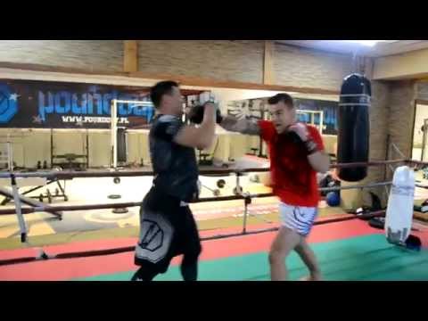 Łukasz Butkiewicz przed KOK w Gdańsku