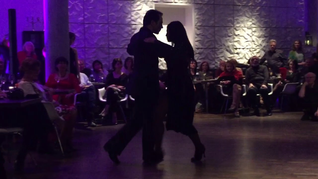 Ezequiel Paludi y Geraldin Rojas bailan un Tango „Jeanne y Paul“ de Astor Piazzola