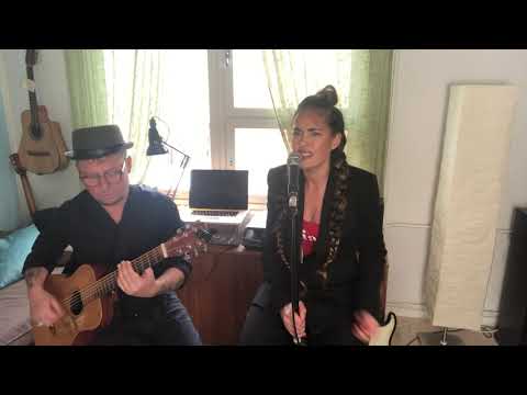 Sofia Zida laulaa Bruno Marsia! Mukana Sami Saari! (Singing Bruno Mars!)