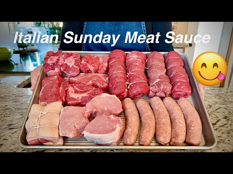 Italian Sunday Meat Sauce / Sunday Meat Sauce / Italian Meat Sauce Recipe / Italian Food / Ragu
