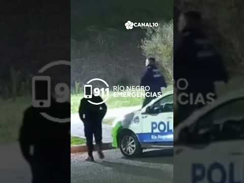 Villa Regina: cargaba el celular en un poste y terminó detenido