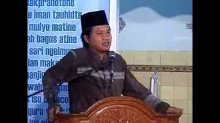 preview picture of video 'Tausiah Bapak KH. Yusuf Khudlori'