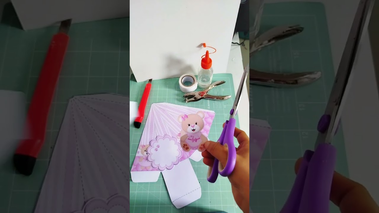 Relato de uma sonhadora da papelaria personalizada.  Montado caixa pirâmide. 