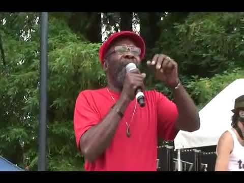 Clinton Fearon Live at Reggae On The River 17 07 11   Jah Know His People