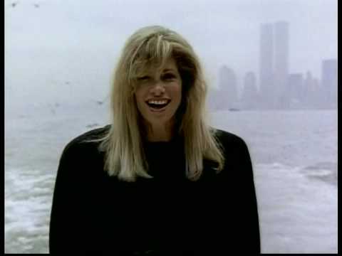 Video Let The River Run de Carly Simon