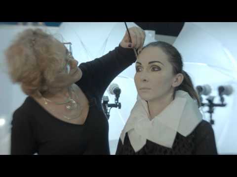 TUTORIAL - Mirela Vescan te &icirc;nvaţă cum să realizezi un machiaj &ldquo;Maleficent&rdquo;