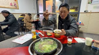 终于骑出无人区来到措勤县，体重瘦了6斤，饿坏了吃顿牛肉补补