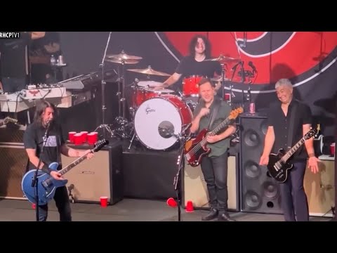 Dave Grohl Reveals Foo Fighters Guitarist Refused The Red Hot Chili Peppers! (September 15, 2025)