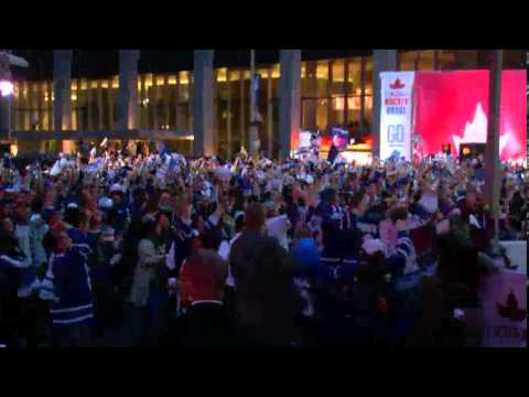 Downtown Toronto on MacArthur's 3-3 Goal - Leafs vs. Bruins (R1G4) - May/8/2013