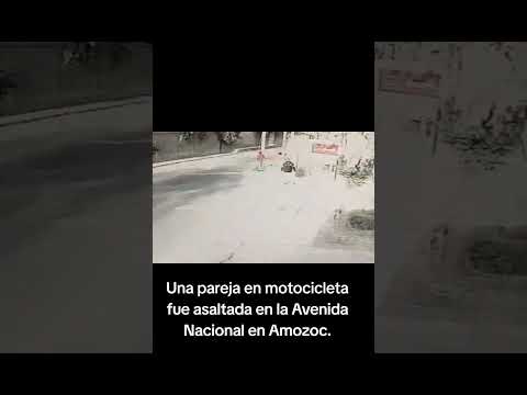 Una pareja en motocicleta fue asaltada en la Avenida Nacional en Amozoc.