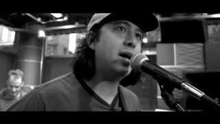 Live on WLUW 88.7 - J Fernandez - "Read My Mind"