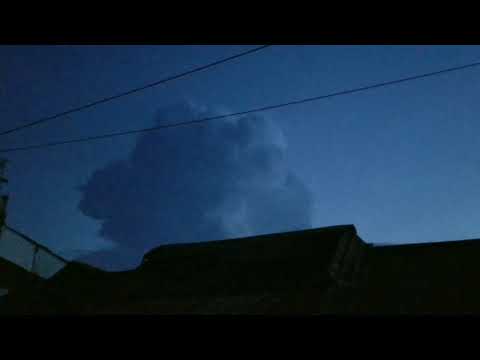 Huge Storm Cloud with lightning on Samsung Galaxy Note8