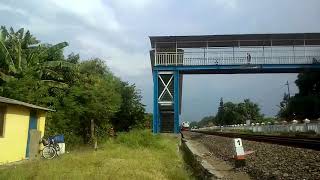 Download lagu KERETA API TEGAL EKSPRESS MANGKAT STASIUN CIREBON PRUJAKAN!! mp3