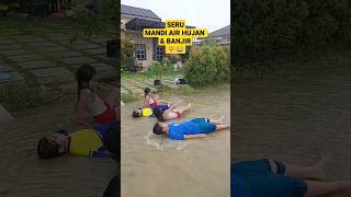 Download lagu Seru rebahan mandi air hujan dan bajir 😂🤗🤪 #shorts #banjir #hujan #seru #mandi mp3