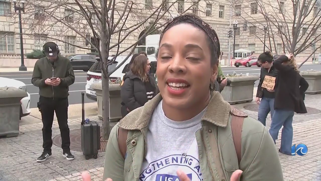 Former USAID employees clear out their offices