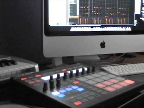 Native Instruments Maschine Demo - More sampling
