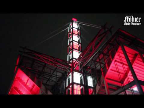 Rheinenergie-Stadion leuchtet in den Farben des 1. FC Köln
