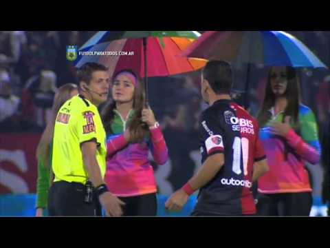 Amonestado por un nene. Newell's 0  - Banfield 0. Fecha 14. Primera División 2015. FPT.