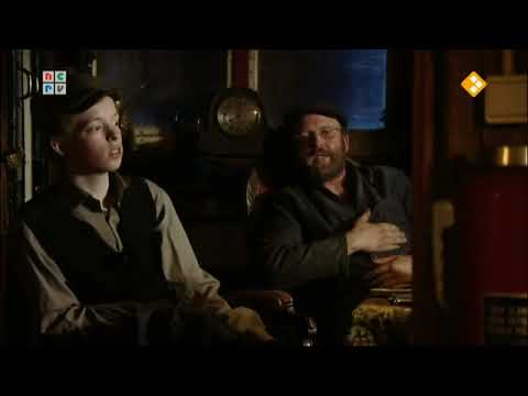 Boer Frans kijkt een film met kleine Frans - Man Bijt Hond