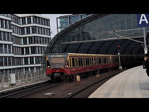 Die Berliner S-Bahn Verkehr in Berliner Hauptbahnhof(Oben) Linie S3/S5/S7/S9