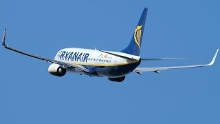 preview picture of video 'RYANAIR Boeing 737-800s at La Rochelle airport [LRH-LFBH]'