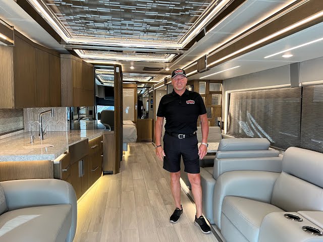 Preview image of 2023 Newmar King Aire 4531 (17N221308) youtube video