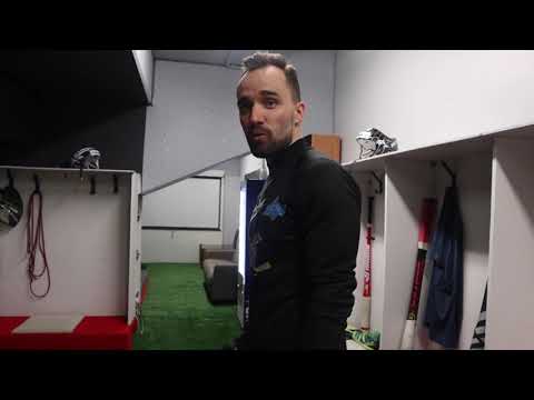 Tuomas Raunio esittelee JymyJussien pukukopin!