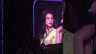 Download lagu When the audience couldn't handle Jisoo's visuals😳😳😍😘 mp3
