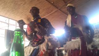 preview picture of video 'PAUSE WARBA AU MAQUI / DANSE TRADITIONNELLE BURKINA.'