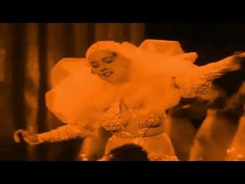 "Beautiful Girl",1933,com Sam Ash e coro. Performance Maureen O'Sullivan