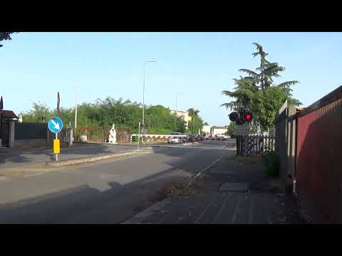 Passaggio a livello con semibarriere di via Buttrio - Udine / Level Crossing / Bahnübergang
