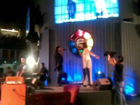 Fernanda Brum e Eyshila - Alta Madrugada 6ª Básica IBL 28/12/12