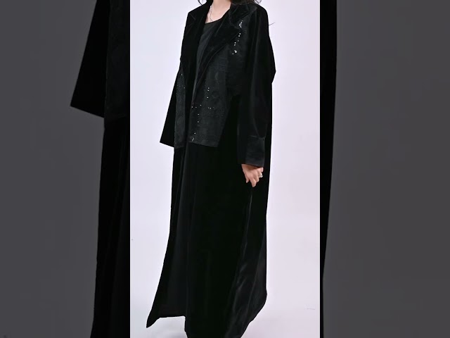 عباية مخمل بليزر شتوي بتطريز اسود