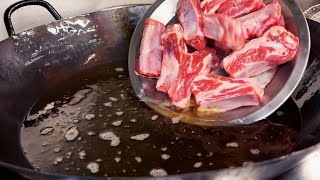うどんにスペアリブを入れるのは間違ってるだろうか Is it wrong to put spare ribs in udon?