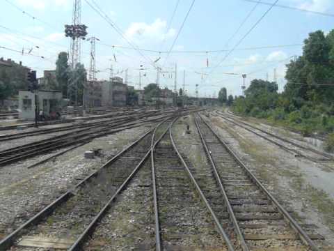 Maneuvering in Central station Sofia with locomotive 44 081 - cab ride