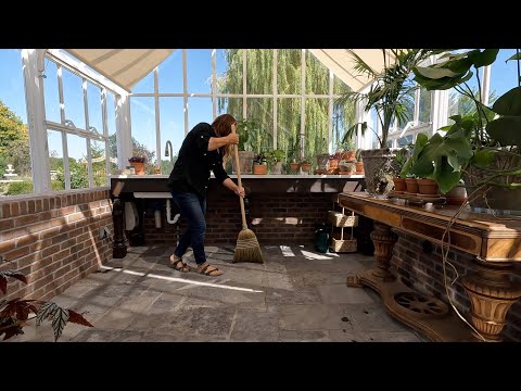 Finally Putting Plants in the Hartley Greenhouse! 🌿🙌💚 // Garden Answer
