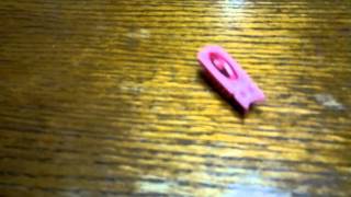 Envahi par des cafards rose