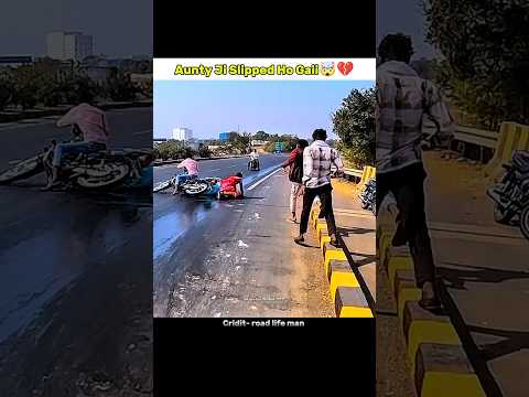 Aunty Ji Slipped Ho Gaii 🤯💔 #bikerider #sp125cc #motovlog #viralvideo