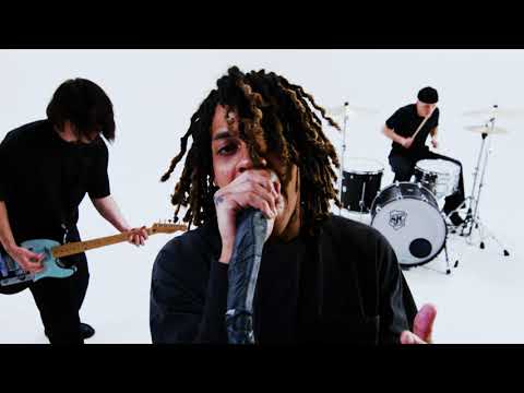 GARZI - MESS ft. Kellin Quinn (Official Music Video)