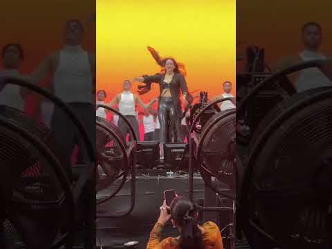 Rosalia despecha #rosalia #despecha #live #rosalia #liveperformance