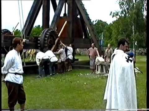 Blidenschuß einer Feuerkugel zum Runneburgfest Weißensee Juli 1997 / Blide Tribock Trebuchet