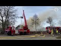 Uitslaande brand in woning met rieten dak