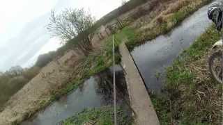 preview picture of video 'Fording the River Lambourn at Bagnor near Newbury in Berkshire'