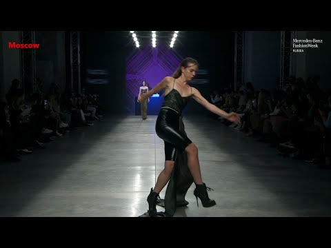 Two Models TRIP during Natali Netski Spring/Summer 2022 Fashion Show (Moscow)