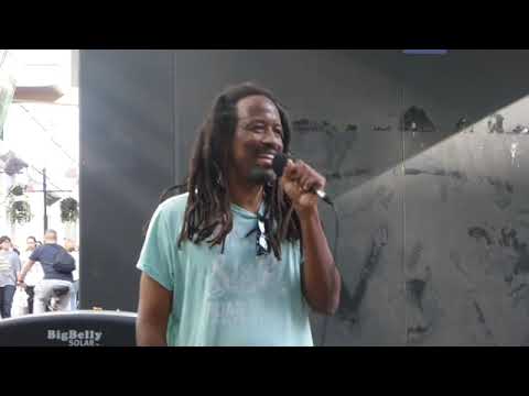 MANCHESTER HAS TALENT - ON THE STREETS.   BYERA BUSKING IN MARKET STREET    15/09/2023