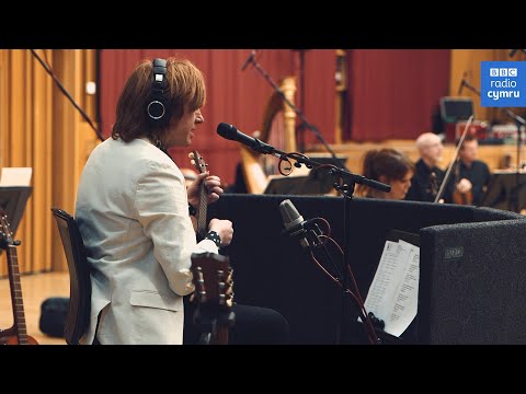 'Ynys Aur' - Carwyn Ellis a Cherddorfa Genedlaethol y BBC. (Ymarfer)