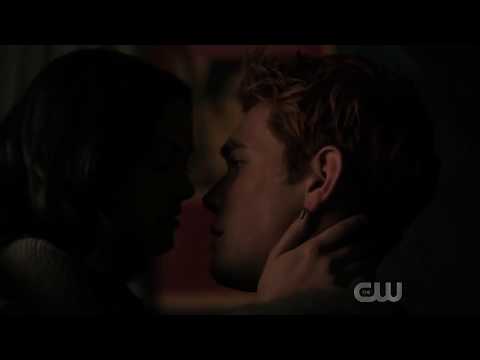 Riverdale 3x10  |Archie & Veronica Bed Scene |
