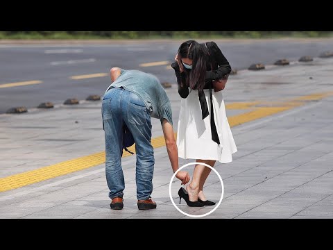 看到女生的腳被高跟鞋磨破，有人機智幫她化解難題