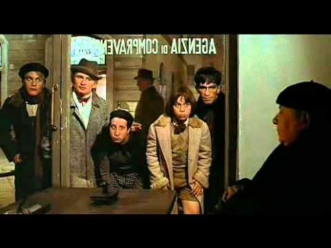 Federico Fellini - Amarcord - Una sera in paese