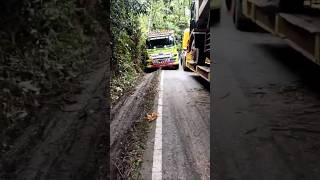 Download lagu Jalan sempit truk tangki tetap lewat mp3 Download lagu Jalan sempit truk tangki tetap lewat mp3